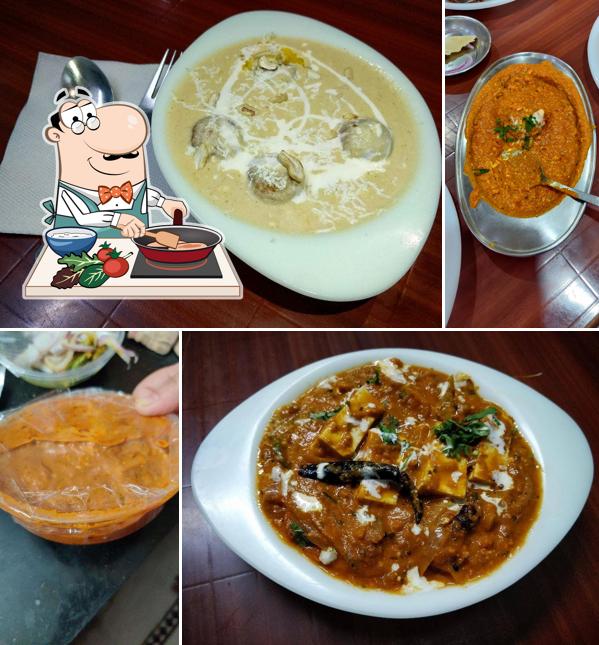 Chicken curry at Balaji Vegetarian Paradise