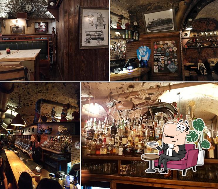 Siediti a un tavolo di Fonderie Pub