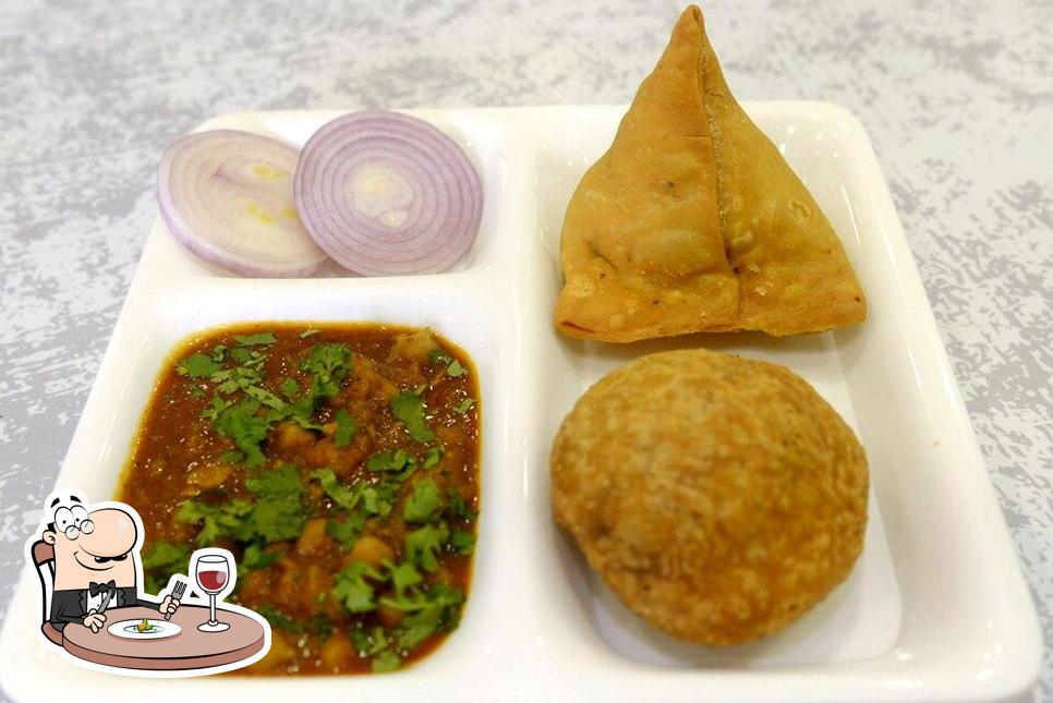 Food at Huseni Samosa Centre