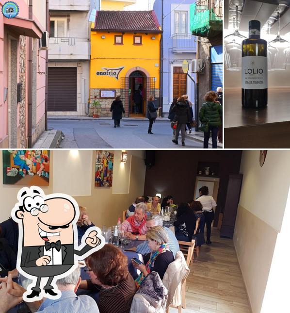 Gli interni di Enotria l'Osteria