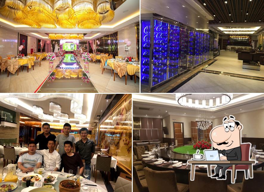 Sente em uma das mesas no Beijing Restaurante