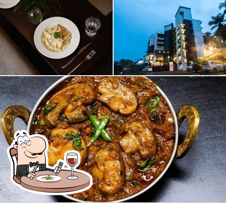 Among different things one can find food and exterior at Hotel Copper Folia