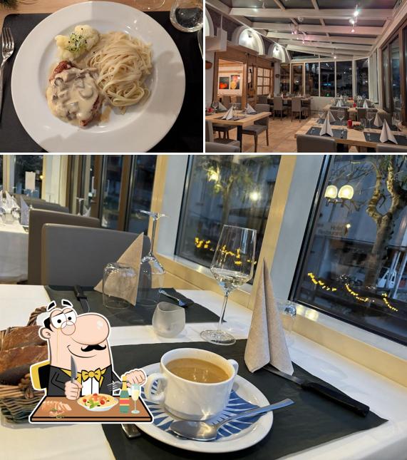 La immagine di cibo e interni da Mira's Steakhouse