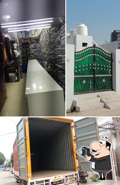 Look at this picture of Paneer Pakode Halvai