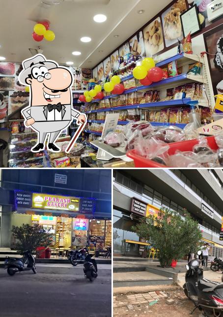 Check out how Prakash Bakery looks outside