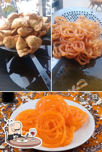 Kishan ji jalabi, samosa wala