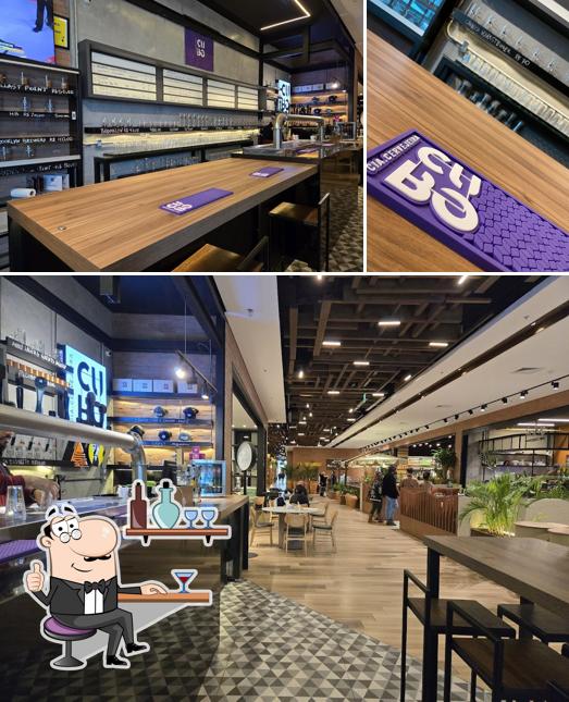 O interior do Cubo Cia Cervejeira - Bar do Barra Shopping Sul