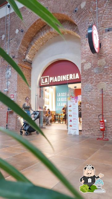 Gli esterni di La piadineria