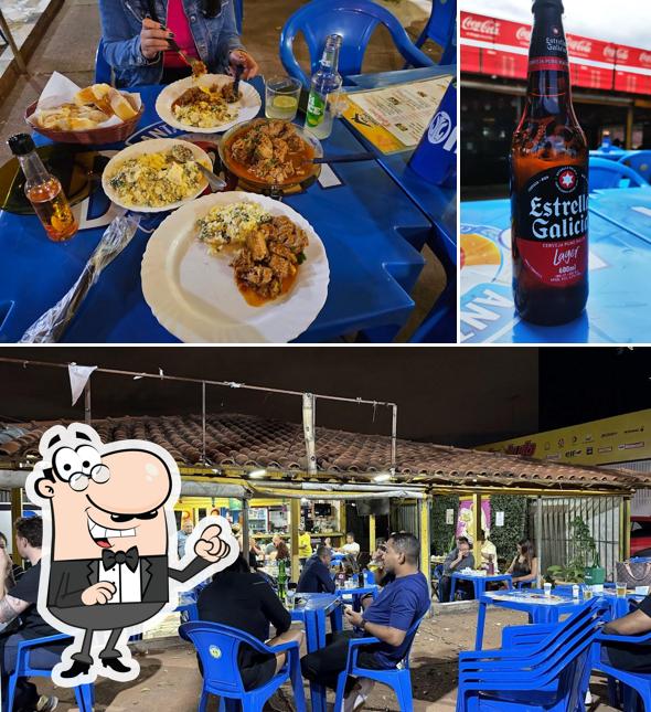 Dê uma olhada a imagem mostrando interior e comida a Buteco da Elma