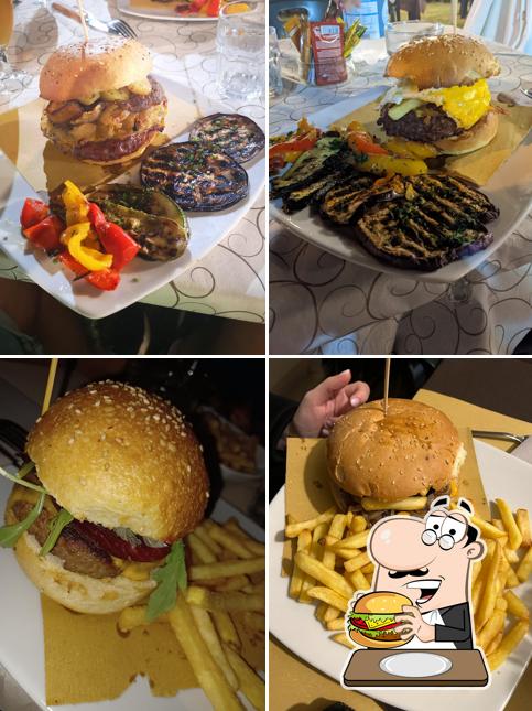 Gli hamburger di Food lab pizzeria griglieria hamburgheria piccola ristorazione . potranno incontrare molti gusti diversi
