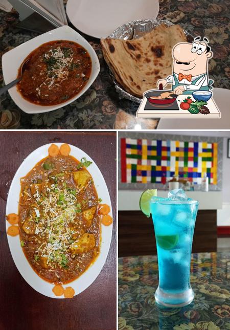 Chicken curry at LAAZIZ RESTAURANT & CAFE