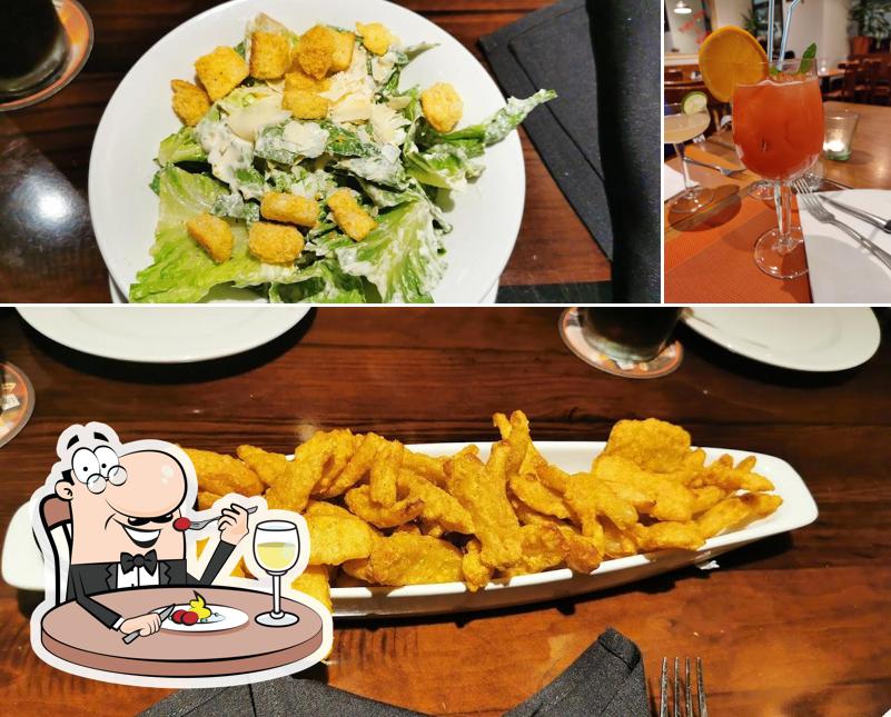 La cibo e interni del ristorante
