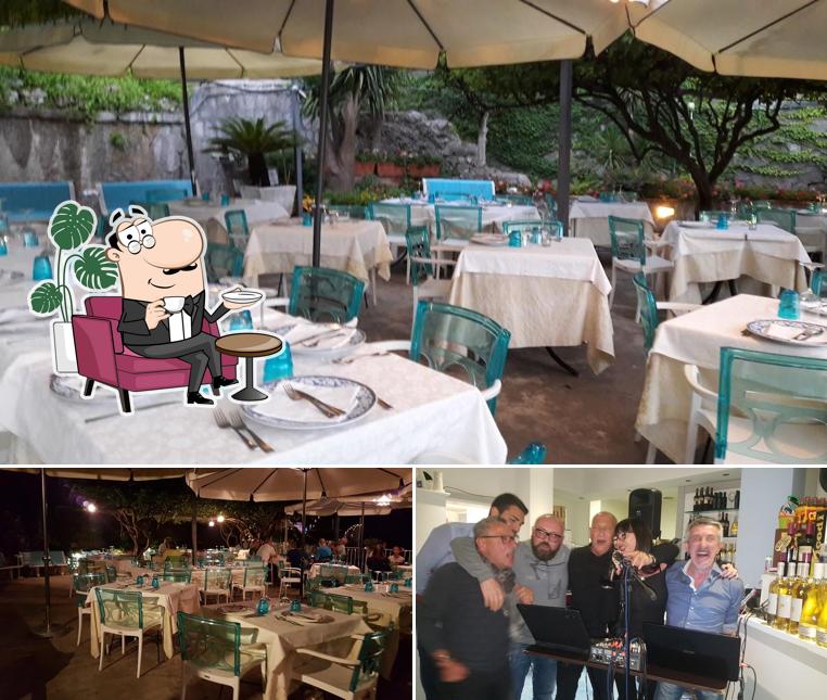 Siediti a un tavolo di New Garden