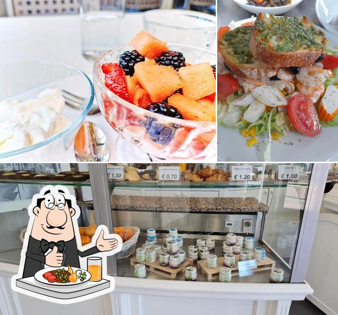 Tra le varie cose da Al76 si possono trovare la cibo e interni