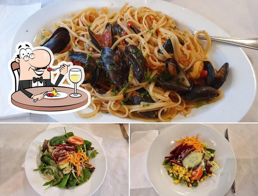 Platti al Restaurant Warteck R. Mohan