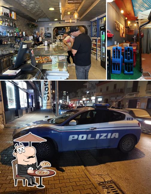 Tra le varie cose da Royal Bar si possono trovare la esterno e interni