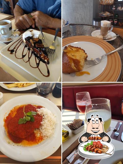 Comida em Café Época