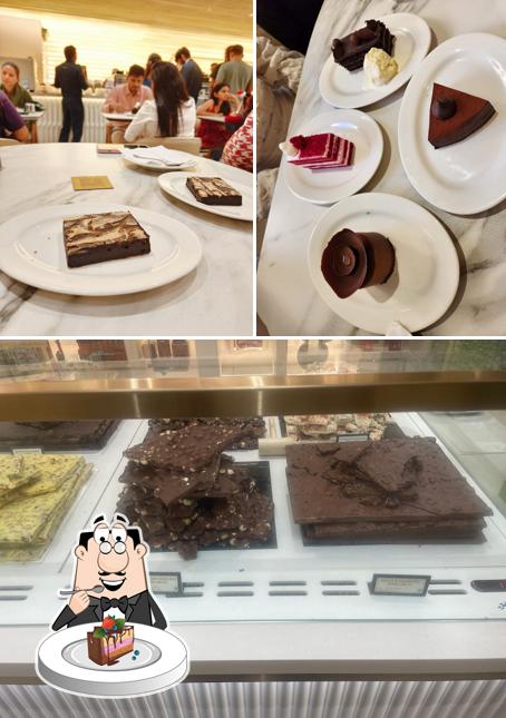 Chocolate cake at SMOOR Lounge - Powai