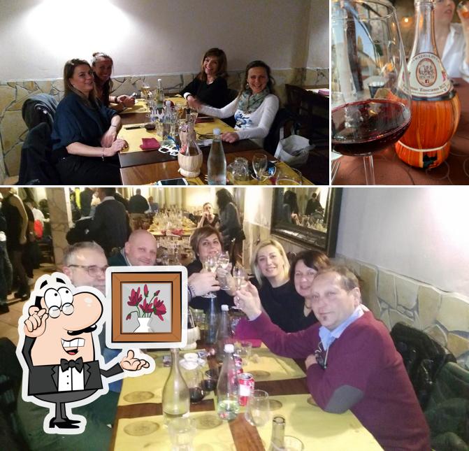 La immagine di interni e vino da Ristorante Que Bischeri