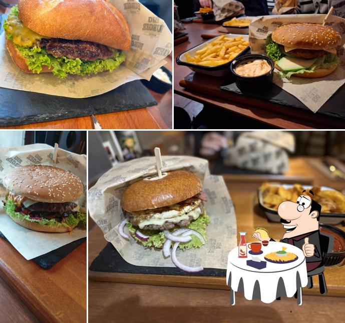 Ordina un hamburger a Big Burger Russikon