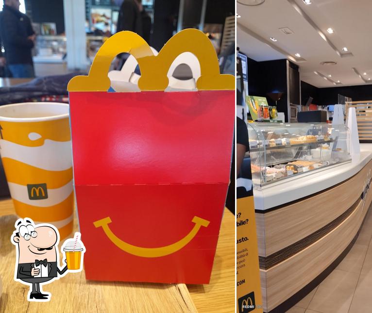 Goditi qualcosa da bere a McCafé