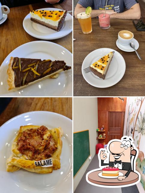 Bolo de queijo em Café Encantado • Curitiba