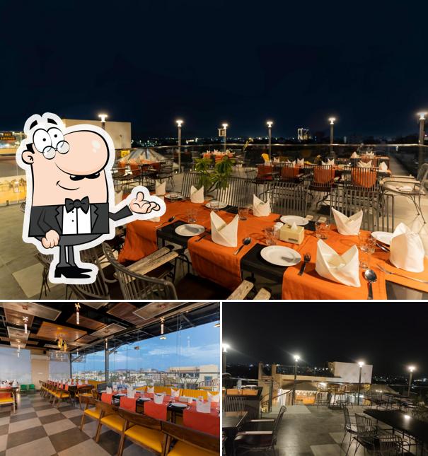 Check out how D' 1981 Rooftop Deck looks inside