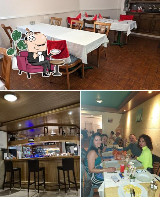 Siediti a un tavolo di Trattoria du Commerce
