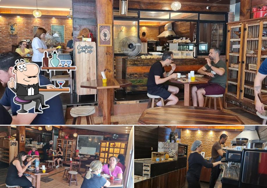 Sente em uma das mesas no Casa do Pão Panetteria & Café