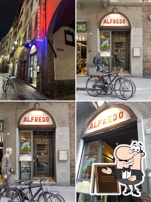 Goditi la vista dall'area esterna di Trattoria Alfredo