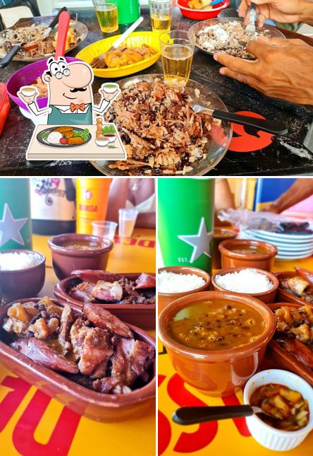 Sanduíche de carne de porco desfiada em Beco do Cirilo