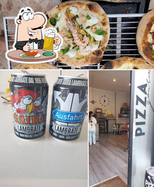 Puoi ordinare un rinfrescante bicchiere di birra chiara o scura