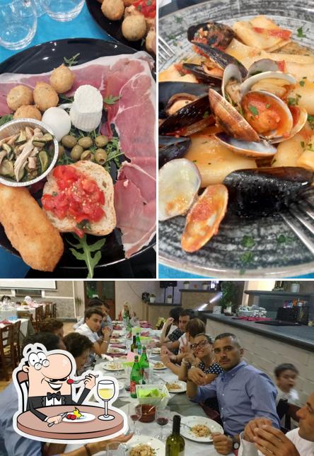 La foto di cibo e interni da Dalla Padella alla Brace