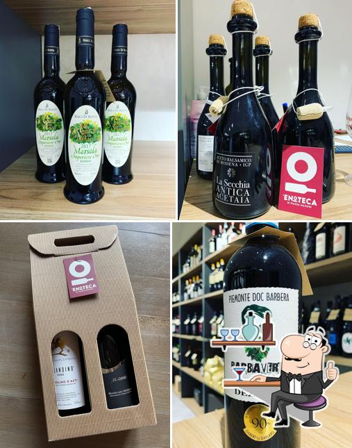 Tra le varie cose da L’Enoteca di Piazza Mazzini si possono trovare la interni e bevanda