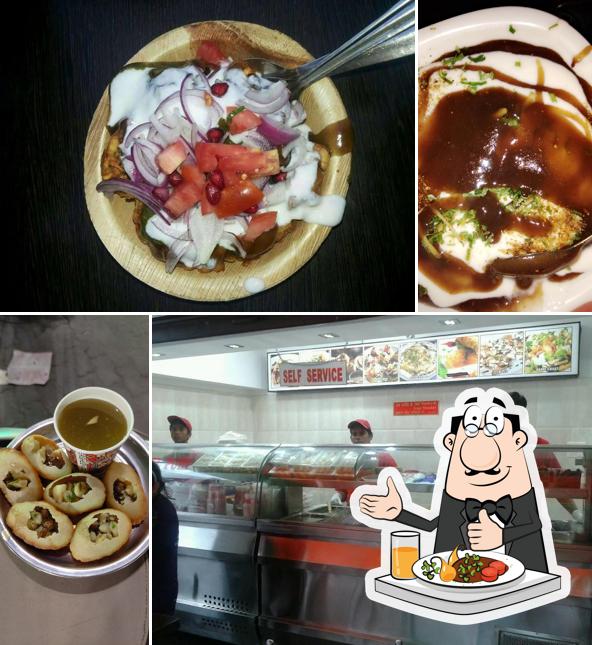 Panipuri at Rajasthani chat Bhandar (Katra Ahluwalia)