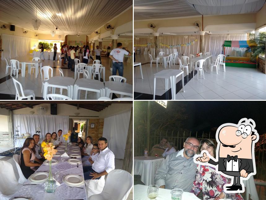 O interior do Restaurante & Buffet Raízes Da Terra