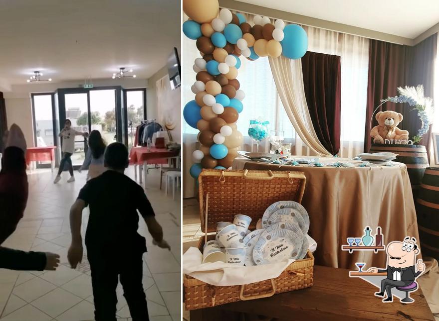 Siediti a un tavolo di Camping Caravan Sud