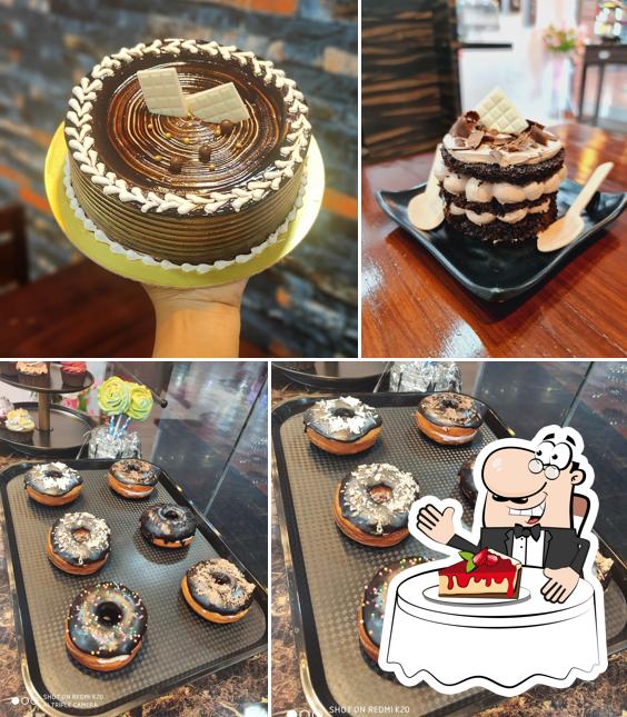 MEP(mise en place) Bakery and Cafe offers a selection of desserts