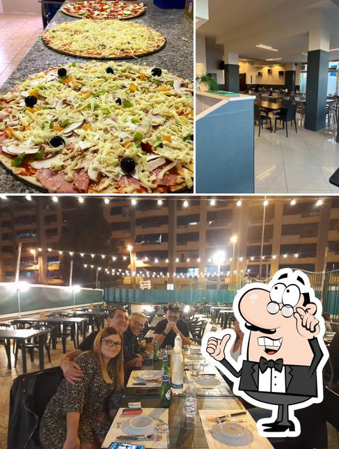 El Pizzador si caratterizza per la interni e cibo