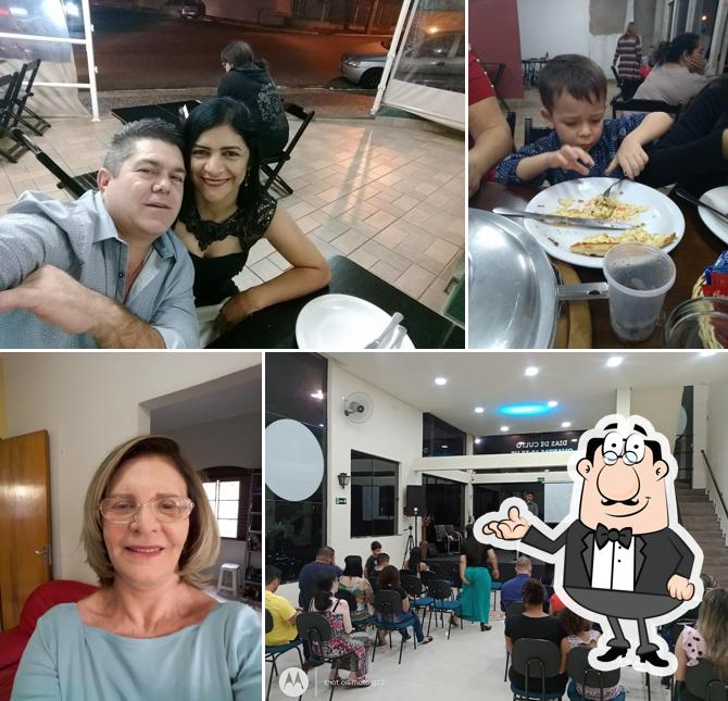 Sente em uma das mesas no Tortelle pizzaria