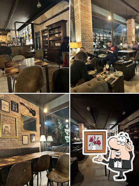 Installez-vous à l'une des tables de Rquadro