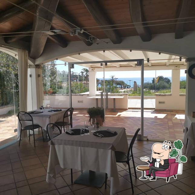 Gli interni di Tholoi Restaurant