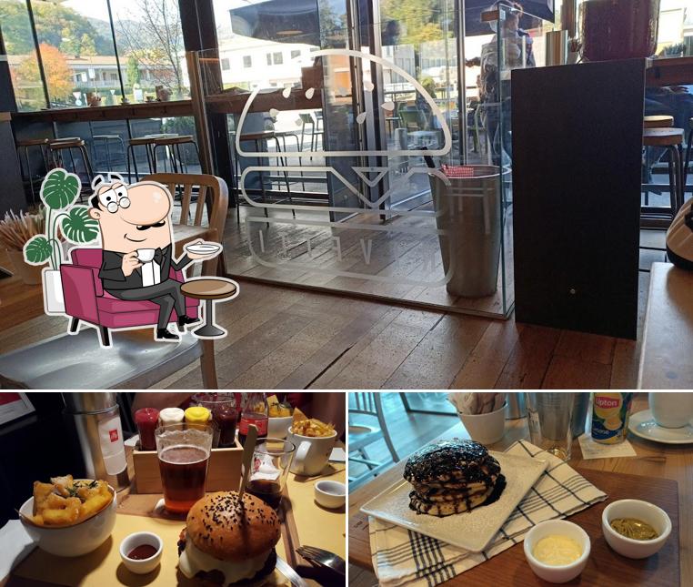 Rivetti Cafè si caratterizza per la interni e cibo