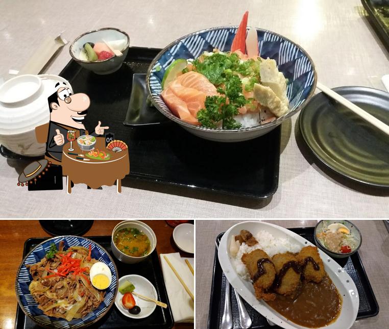 Platos en Momo Lamen