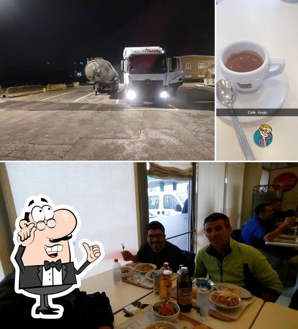Gli interni di RITA Ies Bar