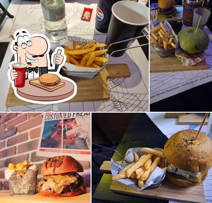 Ordina un hamburger a Super Heroes Steakhouse & Art Gallery