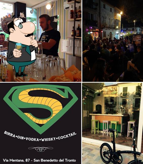 Guarda la immagine di serpente cocktail pub