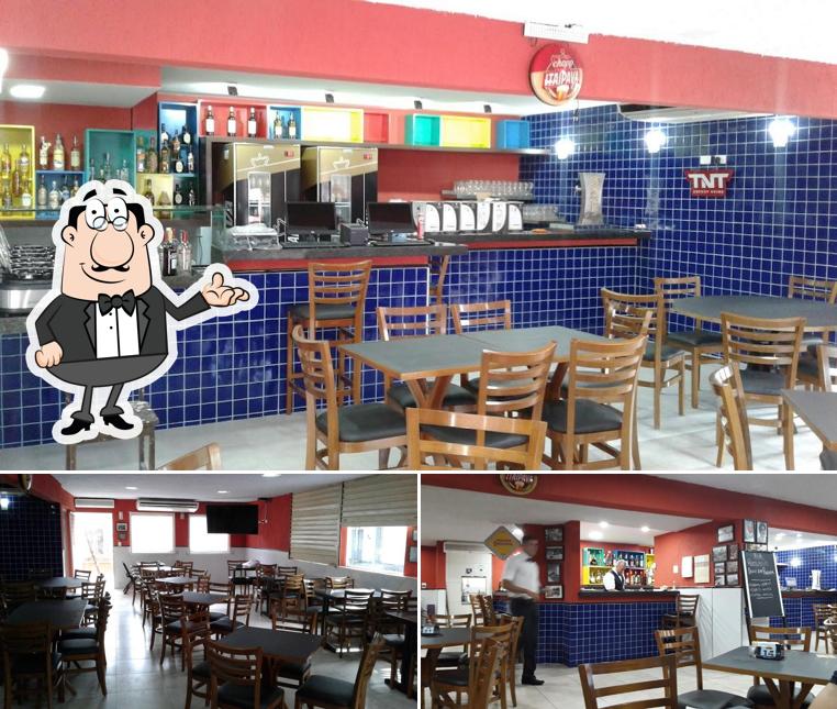 O interior do Xerém Restaurante e Cachaçaria
