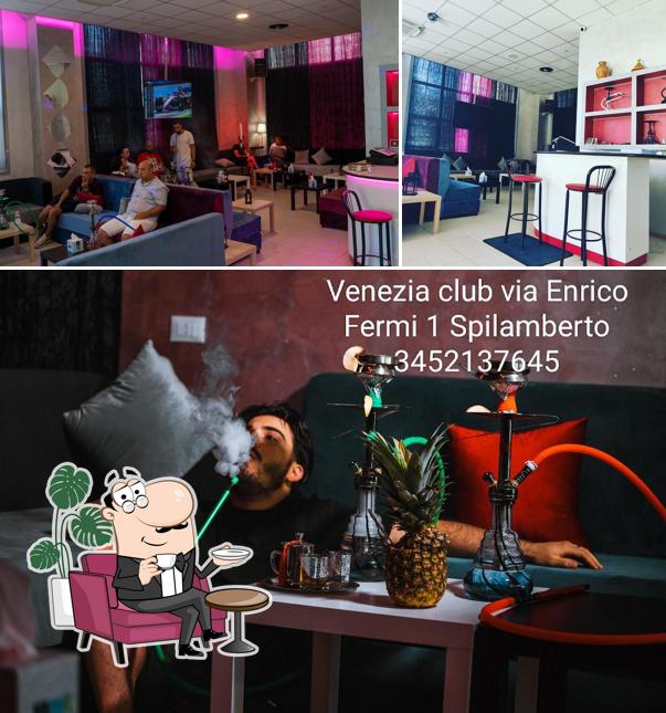 Gli interni di Venezia club