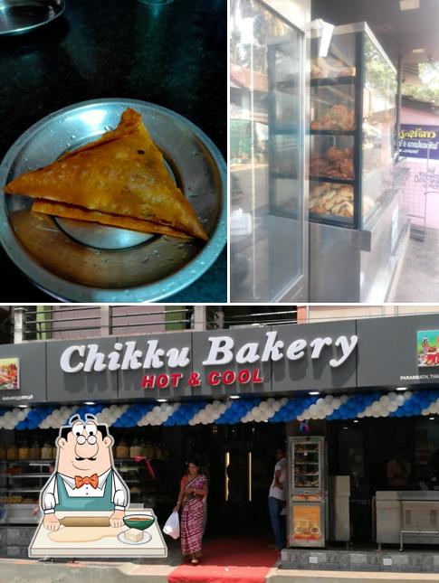 Samosa at CHIKKU BAKERY